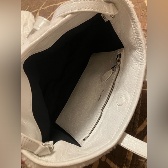 Brand new, never used Balenciaga Barbes E - W small shearling tote in white - Picture 4 of 8